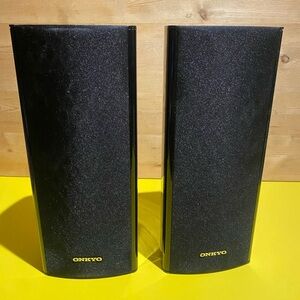 Onkyo home theater surround left and right speakers SKR-680